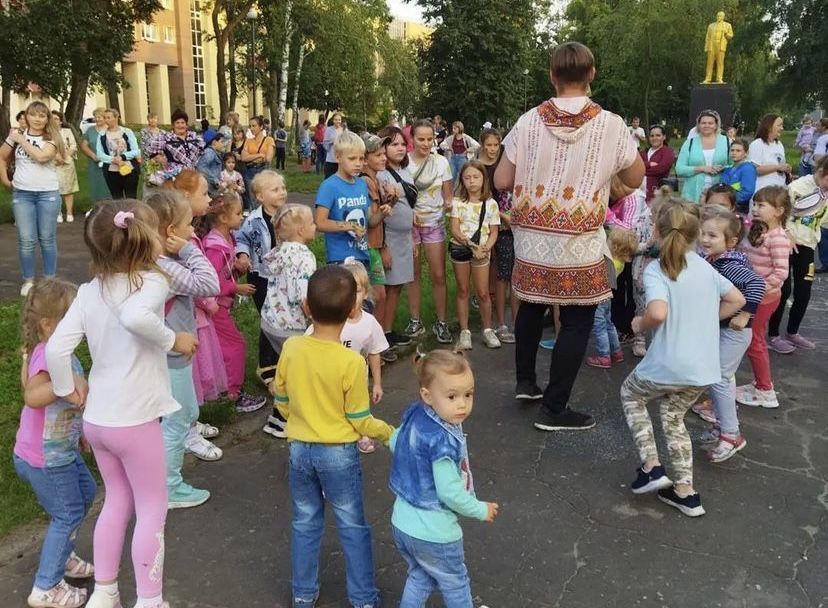 Праздник двора. Праздник нашего двора. Соседи двор праздник. Праздник двора название.